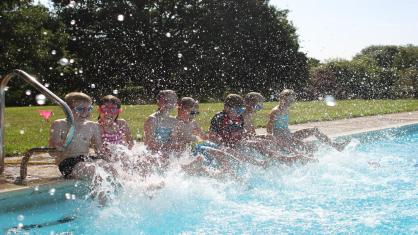 group splashing