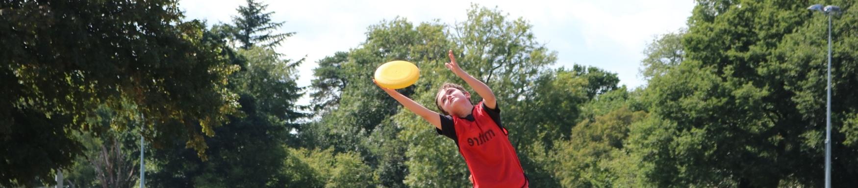 boy playing frisbee